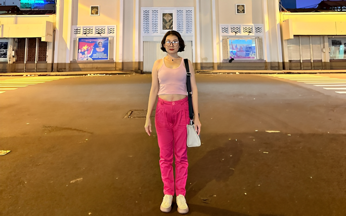 NSND Mỹ Uyên khoe vóc dáng thon thả ở tuổi 49.