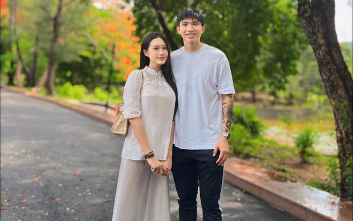 Doãn Hải My và Đoàn Văn Hậu vẫn tranh thủ đi công việc chung khi có con. Ảnh: FBNV