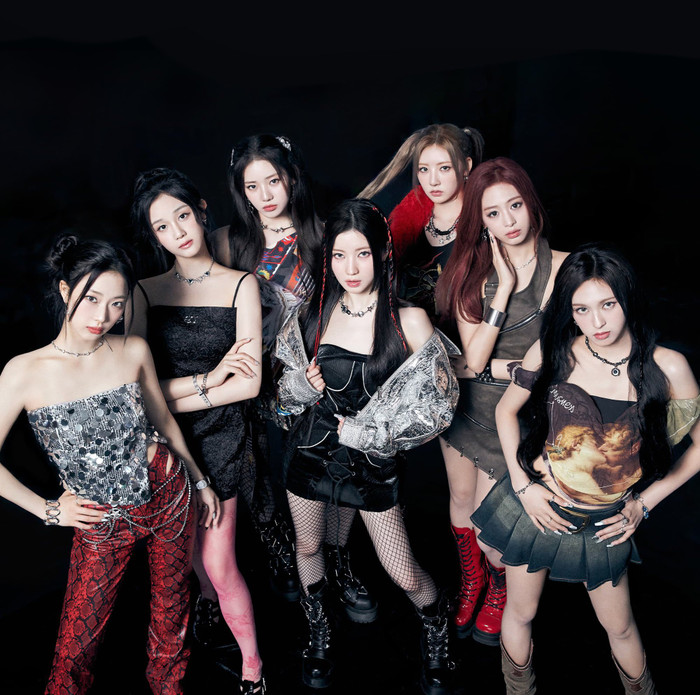 Thành viên BABYMONSTER gặp chấn thương khi đi diễn khiến người hâm mộ lo lắng Ảnh 1