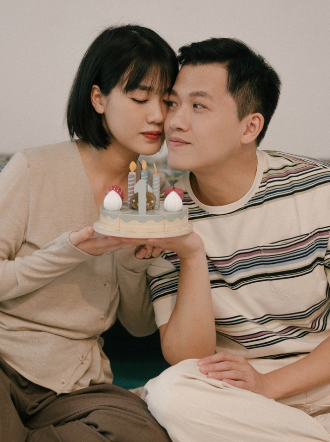 Cũng theo Trần Ngọc, anh và vợ là những người có cá tính mạnh và công việc đều rất đặc thù. Nhưng hình như chính điều đó tạo nên một cuộc sống khá bình yên, đơn giản.