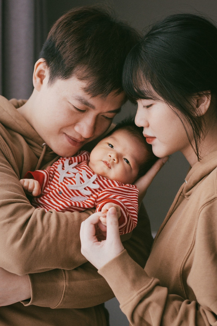 Bà xã của MC Trần Ngọc có tên Trịnh Mai Phương (sinh năm 1991). Cô là một nhiếp ảnh gia nổi tiếng trong cộng đồng mê nhiếp ảnh ở Hà Nội. Hiện tại, bà xã Trần Ngọc cũng sở hữu một studio riêng.