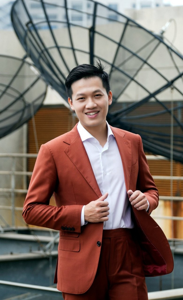 Nam MC này được khán giả yêu mến gọi với các biệt danh như 'MC mát tay nhất Olympia'... khi anh lập kỷ lục 4 lần dẫn điểm cầu chiến thắng chung kết “Đường lên đỉnh Olympia”.