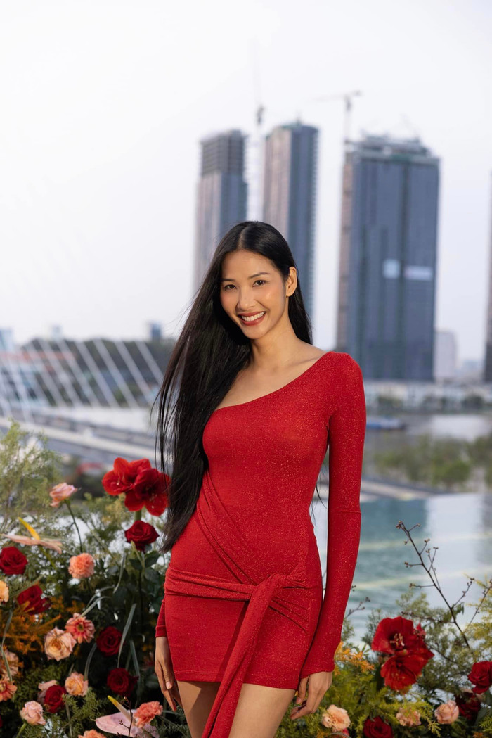 Ồn ào xoay quanh chiếc ghế ban giám khảo cuộc thi Miss Universe Vietnam 2024 của Hoàng Thùy chưa có dấu hiệu hạ nhiệt.
