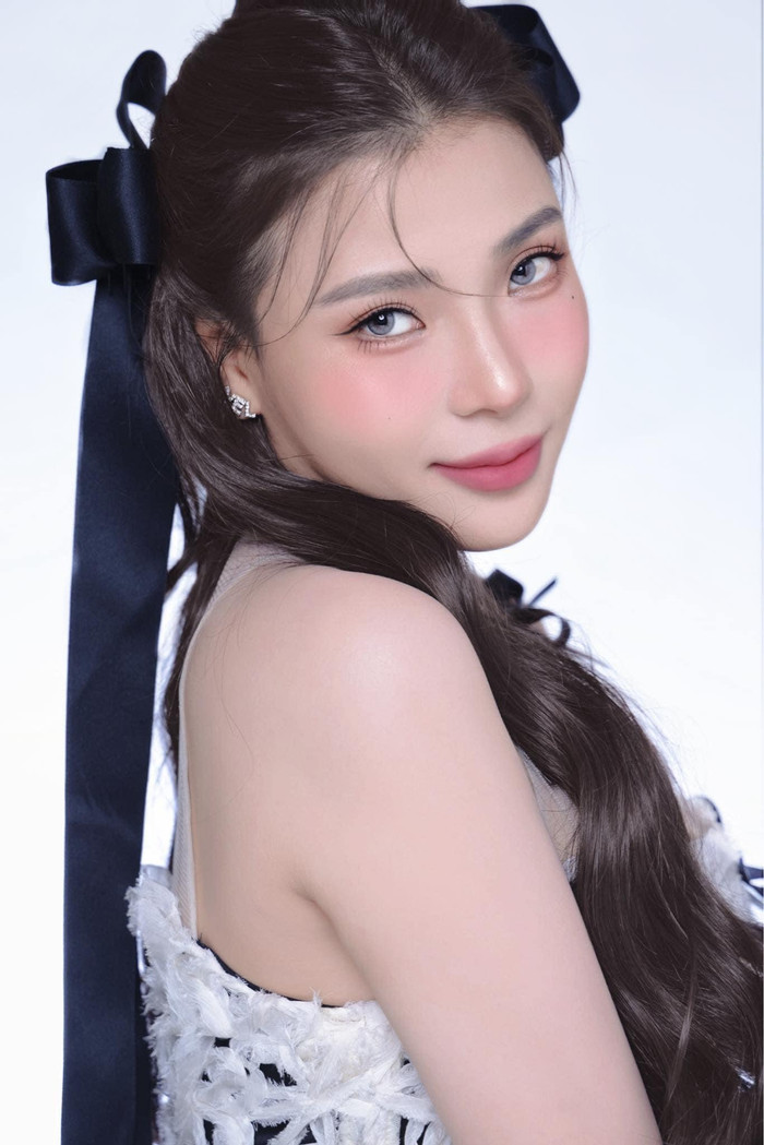 Nhan sắc xinh đẹp của bà xã Lương Thế Thành ngày càng thăng hạng.