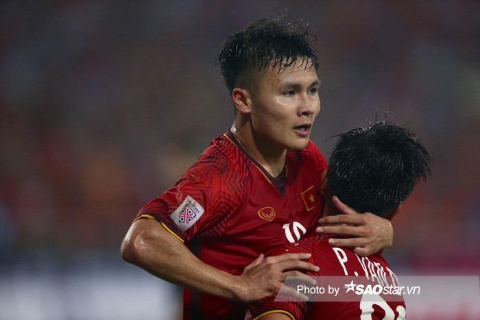 Theo thông tin của Saostar, tiền vệ Nguyễn Quang Hải sẽ ký hợp đồng mới với CLB CAHN vào ngày 18/7 tới.