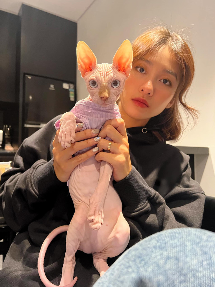 Giữa đêm, Khả Ngân khoe ảnh 'con cưng' cực yêu, giống mẹ như hai giọt nước Ảnh 2