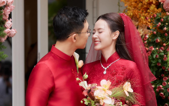 Midu làm đám cưới trong ngày 29/6 vừa qua với thiếu gia Minh Đạt, cặp đôi này được cho là đã có khoảng thời gian tìm hiểu, hẹn hò gần 3 năm. Ảnh: FBNV