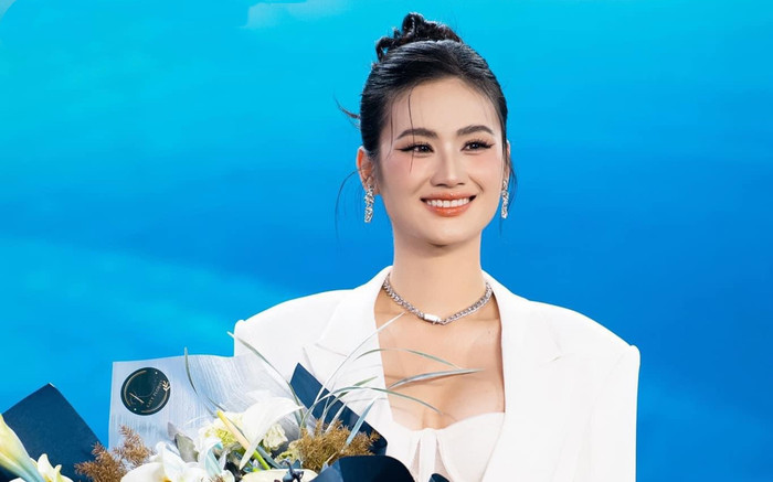 Phong cách mới giúp Hoa hậu Ý Nhi đẹp đến ngẩn ngơ Ảnh 2