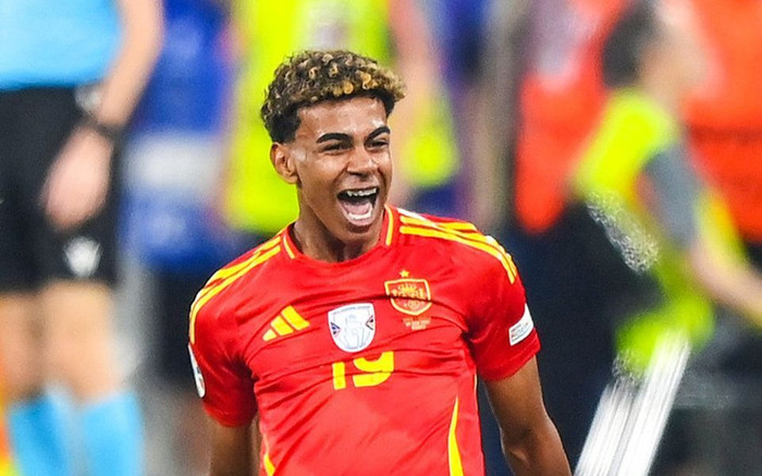 Thần đồng 17 tuổi vô tình để lộ cảnh đồng đội 'trần như nhộng' Ảnh 2