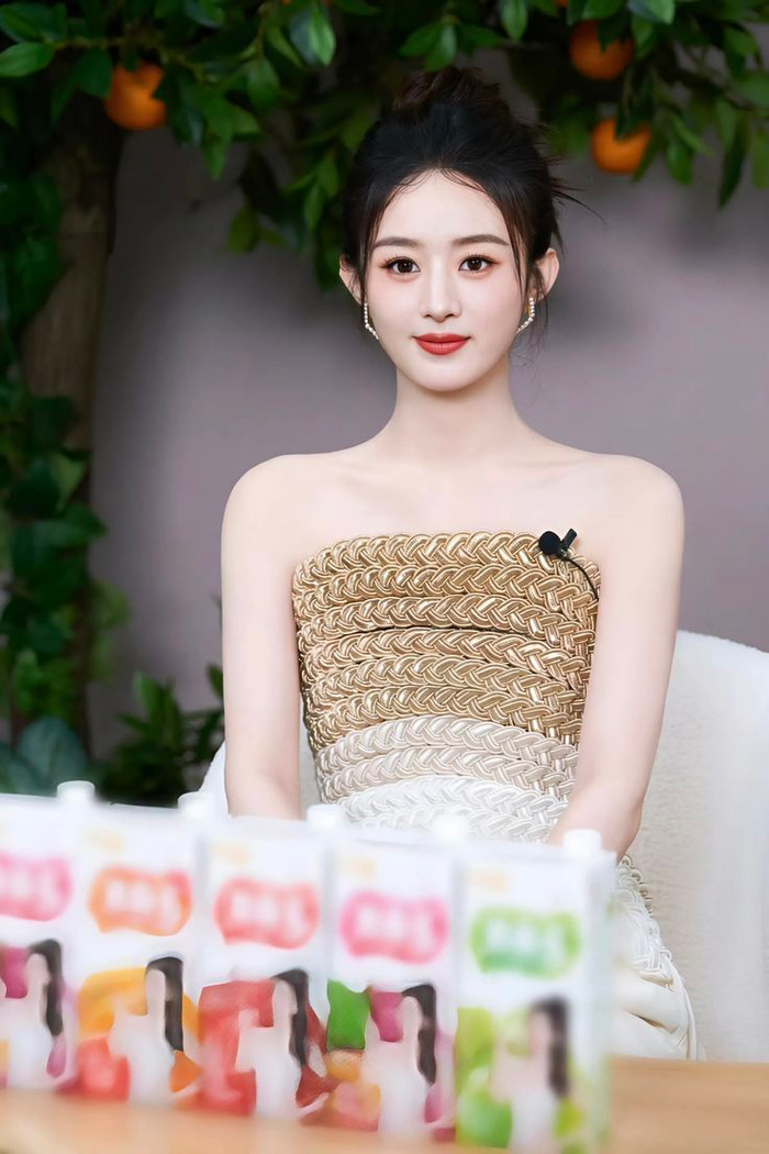 Triệu Lệ Dĩnh cắt phăng mái tóc dài, lộ tình trạng đáng báo động khiến fan lo lắng Ảnh 1