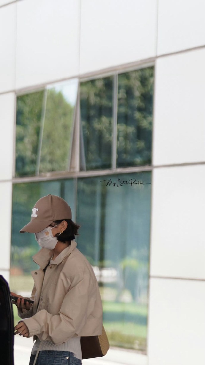 Triệu Lệ Dĩnh cắt phăng mái tóc dài, lộ tình trạng đáng báo động khiến fan lo lắng Ảnh 3