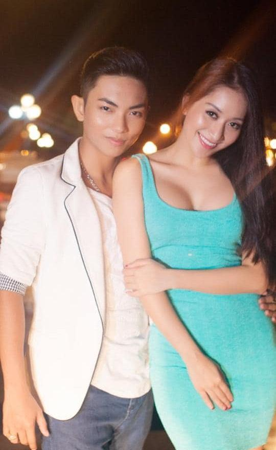 Bức ảnh thời mới yêu được Khánh Thi khoe trên trang cá nhân từng nhận. được nhiều tương tác. Khoảng thời gian này, bà xã Phan Hiển vô cùng xinh đẹp với mái tóc dài thẳng mượt. 