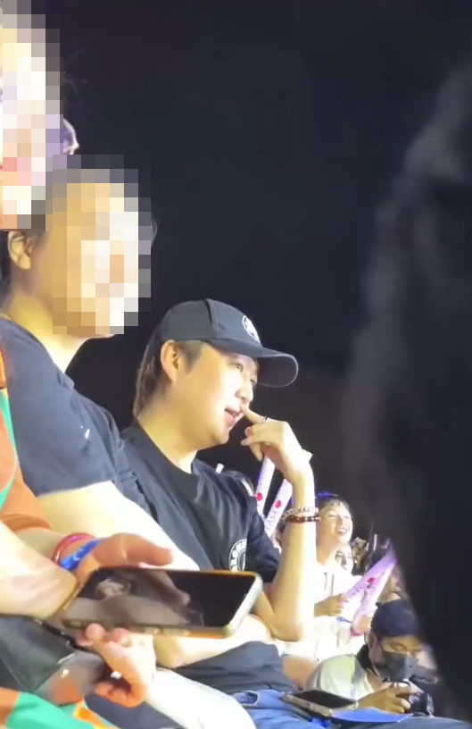 Mỹ Tâm tương tác với 'tình tin đồn' một thời trong liveshow khiến người hâm mộ rần rần Ảnh 2