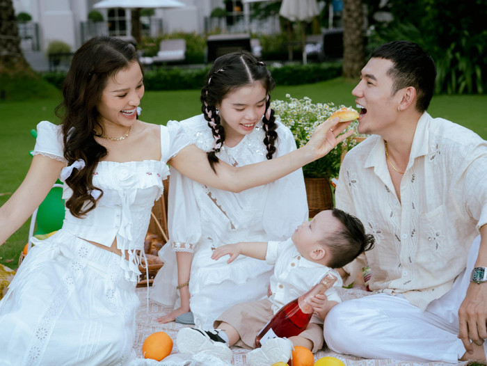 Nếu theo đúng thời gian dự sinh do 'chính chủ' công bố, gia đình Phương Trinh Jolie - Lý Bình sẽ đón con thứ ba trong khoảng thời gian cận kè Tết Nguyên đán năm 2025. Ảnh: FBNV