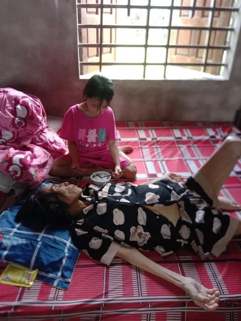 Mỗi đêm, Bảo Nhi không thể ngủ ngon vì lo sợ mẹ sẽ rời bỏ mình bất cứ lúc nào.