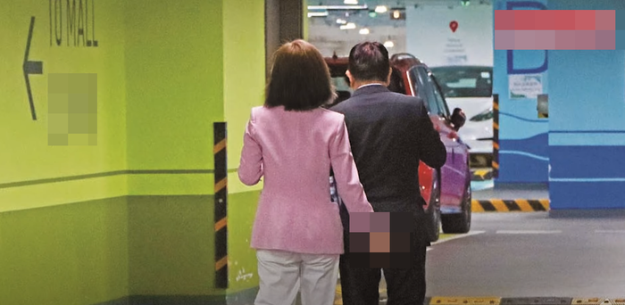 Nữ ca sĩ nổi tiếng bị chụp ảnh hôn nam đồng nghiệp có vợ trên xe hơi? Ảnh 3