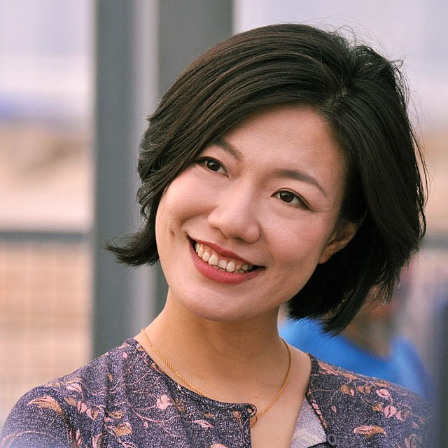 Nữ ca sĩ nổi tiếng bị bắt gặp hôn nam đồng nghiệp đã có vợ là ai? Ảnh 1