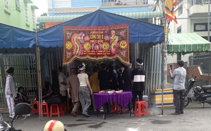 Người thân đã tổ chức tang lễ đàng hoàng cho bà V. Ảnh: Dân Trí