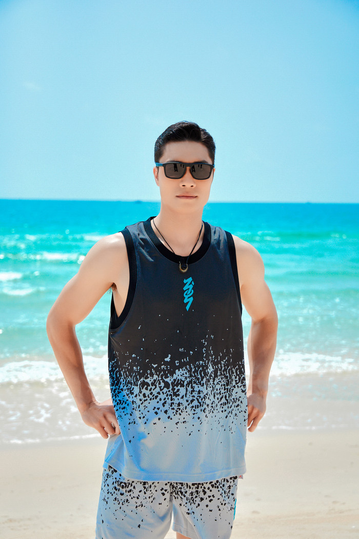 Trần Mạnh Kiên hiện được nhiều khán giả gọi vui là 'ông hoàng thả thính' tại Đảo Thiên Đường.