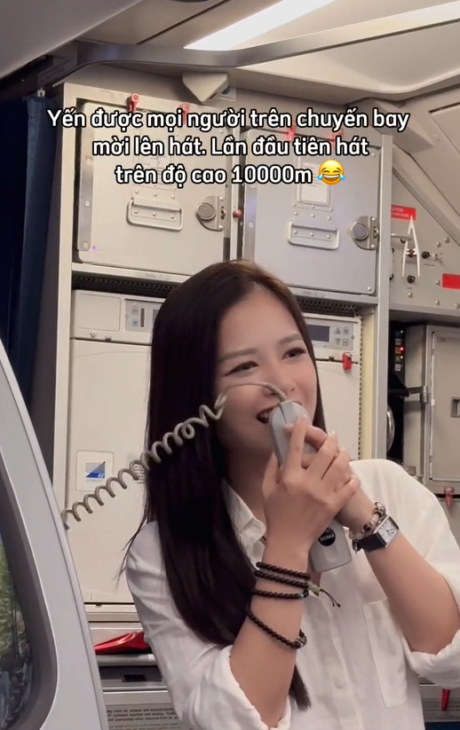 Nữ ca sĩ Việt và cái duyên hai lần khoe giọng 'khét lẹt' trên máy bay Ảnh 1