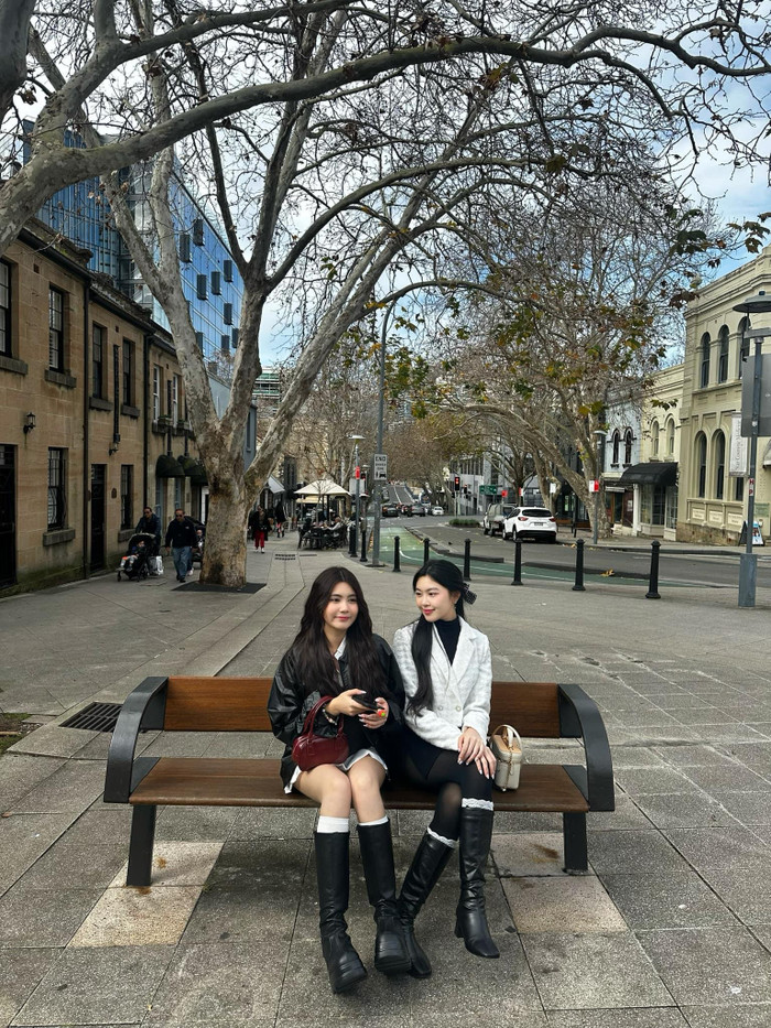 Lọ Lem cũng thường xuyên cập nhật hình ảnh cùng cô em Hạt Dẻ. Trong cùng một khung hình, nhan sắ của hai ái nữ nhà MC Quyền Linh chỉ có thể nói là “mười phân vẹn mười”. 