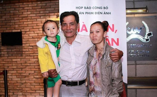 Mới đây, nhạc sĩ Tô Hiếu - một người bạn thân thiết với Thương Tín bất ngờ hé lộ gần đây nam diễn viên đã chính thức chia tay vợ trẻ kém 32 tuổi - Kim Chi (sinh năm 1988, quê Ninh Thuận). Cả hai có một con gái chung tên Bùi Thanh Thảo.&nbsp;