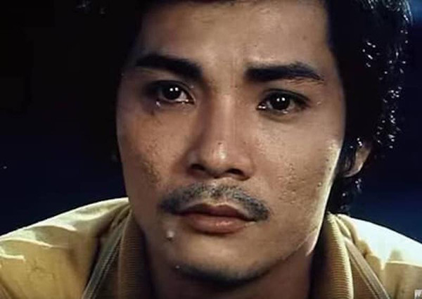 Nam nghệ sĩ hiện đã về nhà sống cùng mẹ ruột.