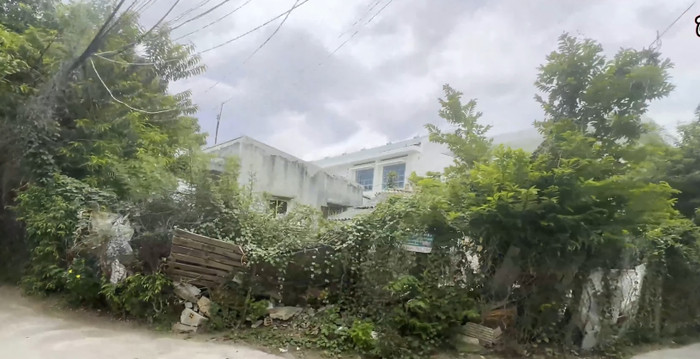 Căn nhà được xây dựng trên mảnh đất rộng