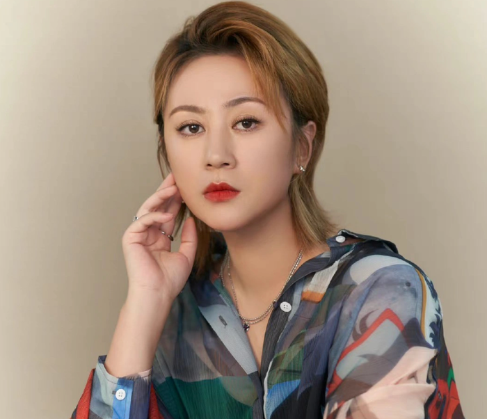 Không phải Triệu Lệ Dĩnh hay Lưu Diệc Phi, đây mới là nữ hoàng đích thực của CBiz Ảnh 3