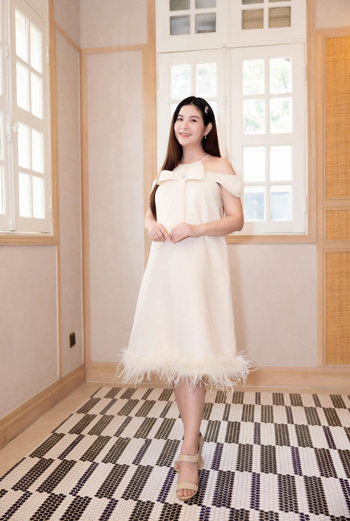 Nhan sắc Kha Ly đẹp bất chấp thời gian.