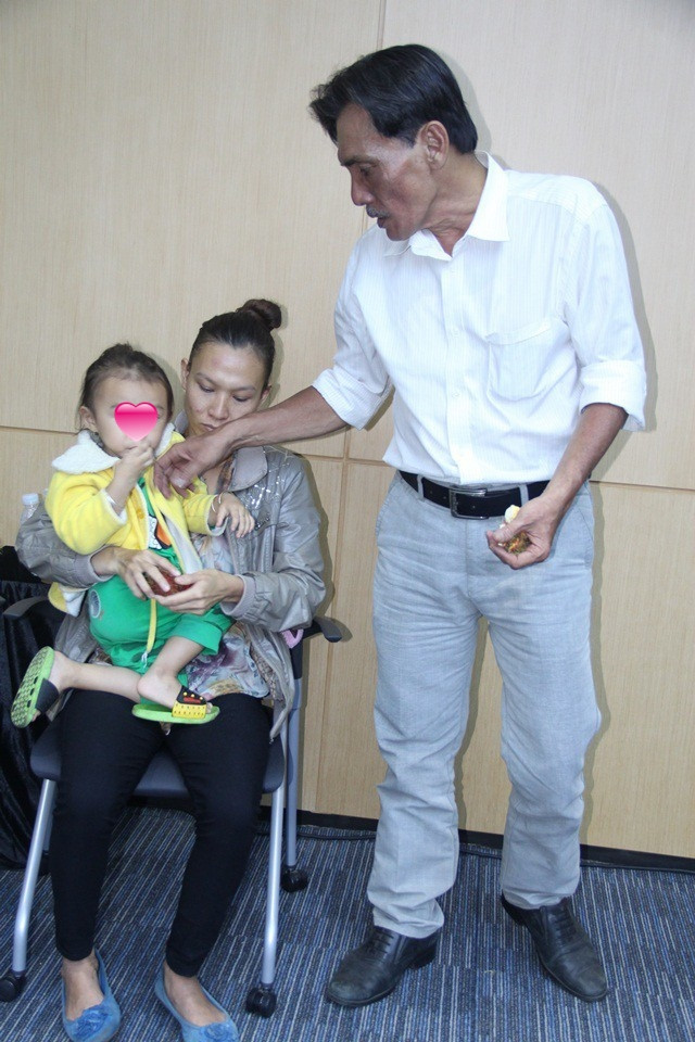 Thương Tín luôn đau đáu, trăn trở về con gái nhỏ. 