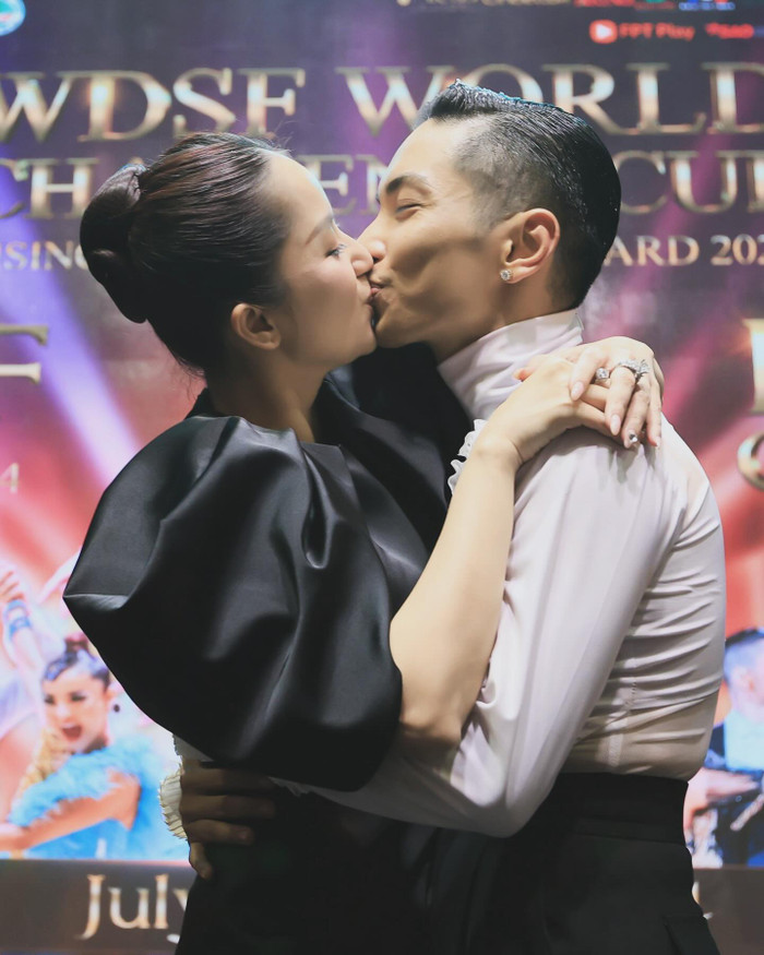 Trong suốt nhiều năm hoạt động nghề, Khánh Thi luôn là hậu phương vững chắc trong sự nghiệp trở thành 'kiện tướng dancesport' hàng đầu Việt Nam. 