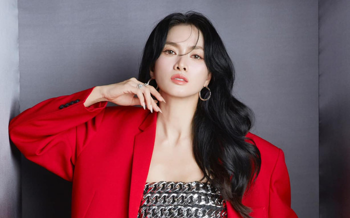 Bị hỏi về lùm xùm đấu tố của Hoàng Thuỳ, nữ siêu mẫu đình đám có phản ứng bất ngờ Ảnh 2