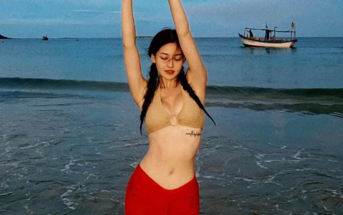 'Bạn gái' Đình Tú diện áo tắm khoe body nóng 'bỏng mắt' Ảnh 2