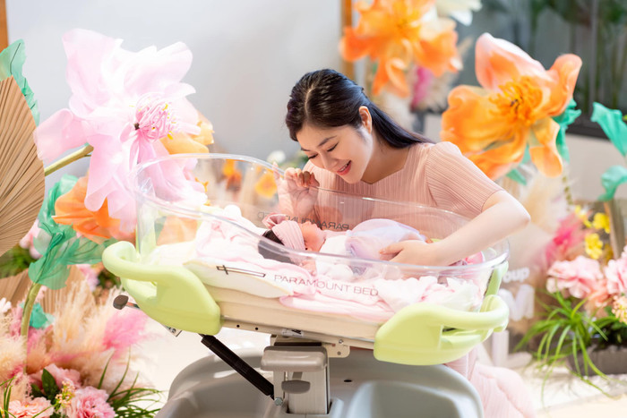 Dù đã đăng kí kết hôn và có với nhau 1 bé gái, Thanh Trúc vẫn giữ kín thông tin về chồng.