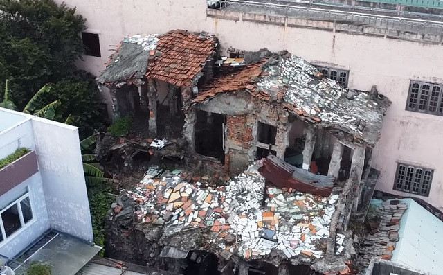 Toàn bộ ngôi nhà kỳ quái được nhìn từ trên cao