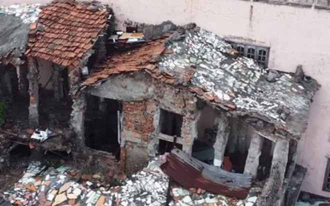 Ngôi nhà kỳ quái nằm trên mảnh đất trị giá hàng chục tỷ, hàng xóm nơm nớp lo sợ Ảnh 2