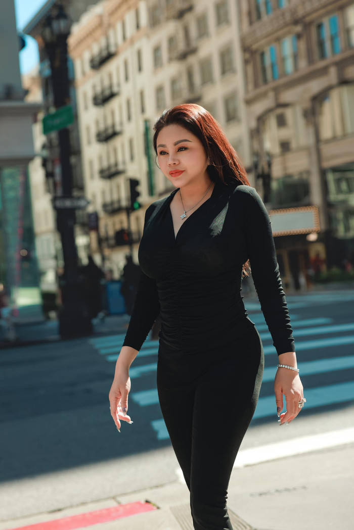 Vóc dáng thon gọn, gương mặt trẻ trung của Lê Giang sau nhiều lần 'trùng tu' nhan sắc. 