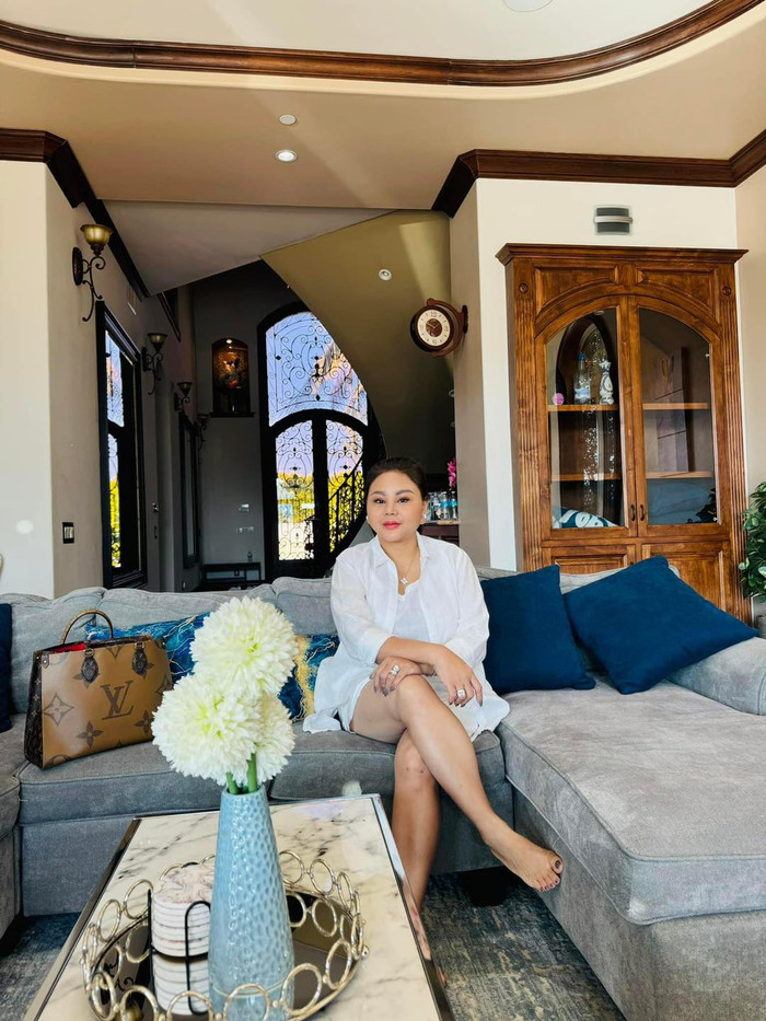 Ở tuổi 52, Lê Giang chọn cuộc sống độc thân bên cạnh các con và tập trung hoạt động nghệ thuật. 