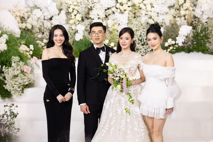 Ninh Dương Lan Ngọc tham dự đám cưới của Midu vào cuối tháng 6 vừa qua. Ảnh: FBNV