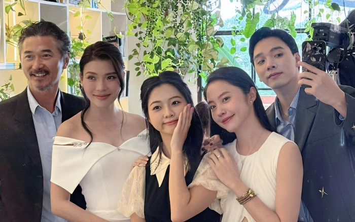 Dàn cast phim Con Cám từ trái sang: Quốc Cường, Thúy Diễm, Lâm Thanh Mỹ, Rima Thanh Vy, Hải Nam.