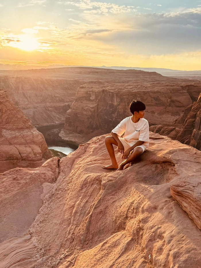 Quý tử nhà Lệ Quyên đồng hành cùng mẹ trong chuyến đi.