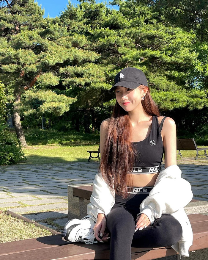 Yuna Vũ sở hữu chiều cao 1,7m và số đo ba vòng hoàn hảo, với vóc dáng thanh mảnh giúp cô dễ dàng chinh phục mọi ánh nhìn. 