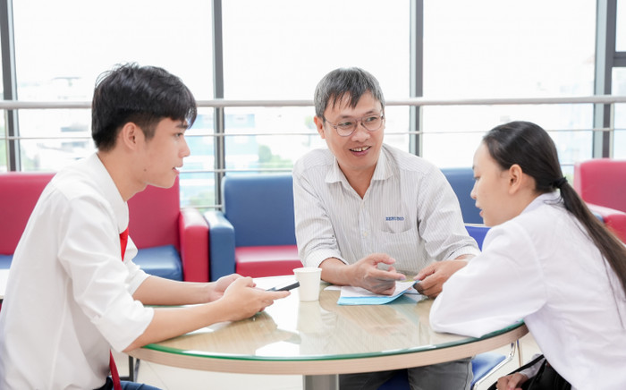 Điểm sàn xét tuyển Trường ĐH Kinh tế Tài chính TP.HCM tăng nhẹ so với năm ngoái Ảnh 2