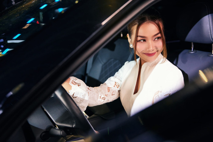 Thanh Hằng đang làm đại sứ cho một số nhãn hàng nên bị ảnh hưởng lớn từ chuyện Hoàng Thùy 'công kích' trên mạng xã hội.