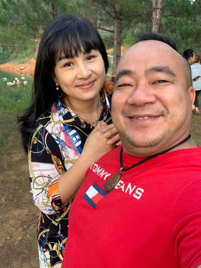 Hiếu Hiền và vợ có hôn nhân 14 năm viên mãn. 