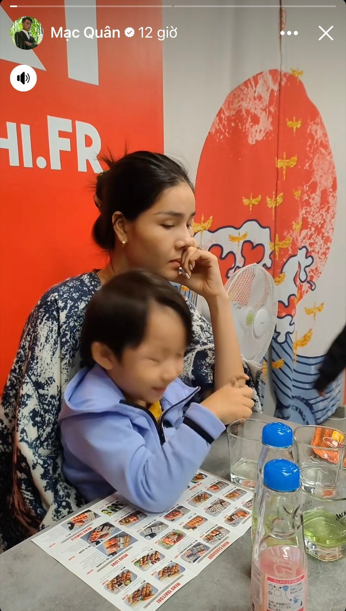 Vợ Mạc Hồng Quân thu hút với vẻ đẹp không son phấn. Ảnh chụp màn hình