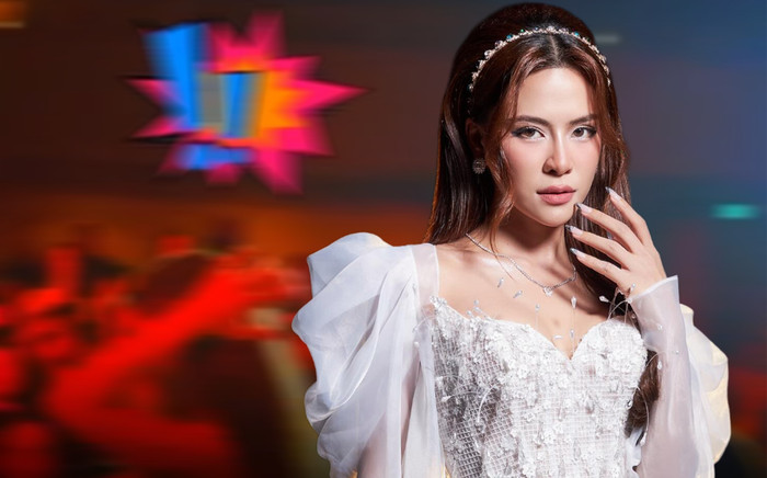 Hà Nhi 'hoảng hồn' khi đưa micro cho khán giả hát Ảnh 2