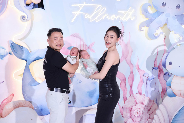 Trải qua 1 năm về chung nhà, cuộc sống hạnh phúc của Phương Oanh và Shark Bình bên cạnh hai con khiến nhiều người ngưỡng mộ.