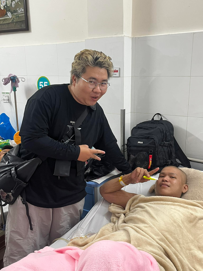 Hình ảnh Long Nón Lá sau ca phẫu thuật được ca nhạc sĩ Công Toại chia sẻ.